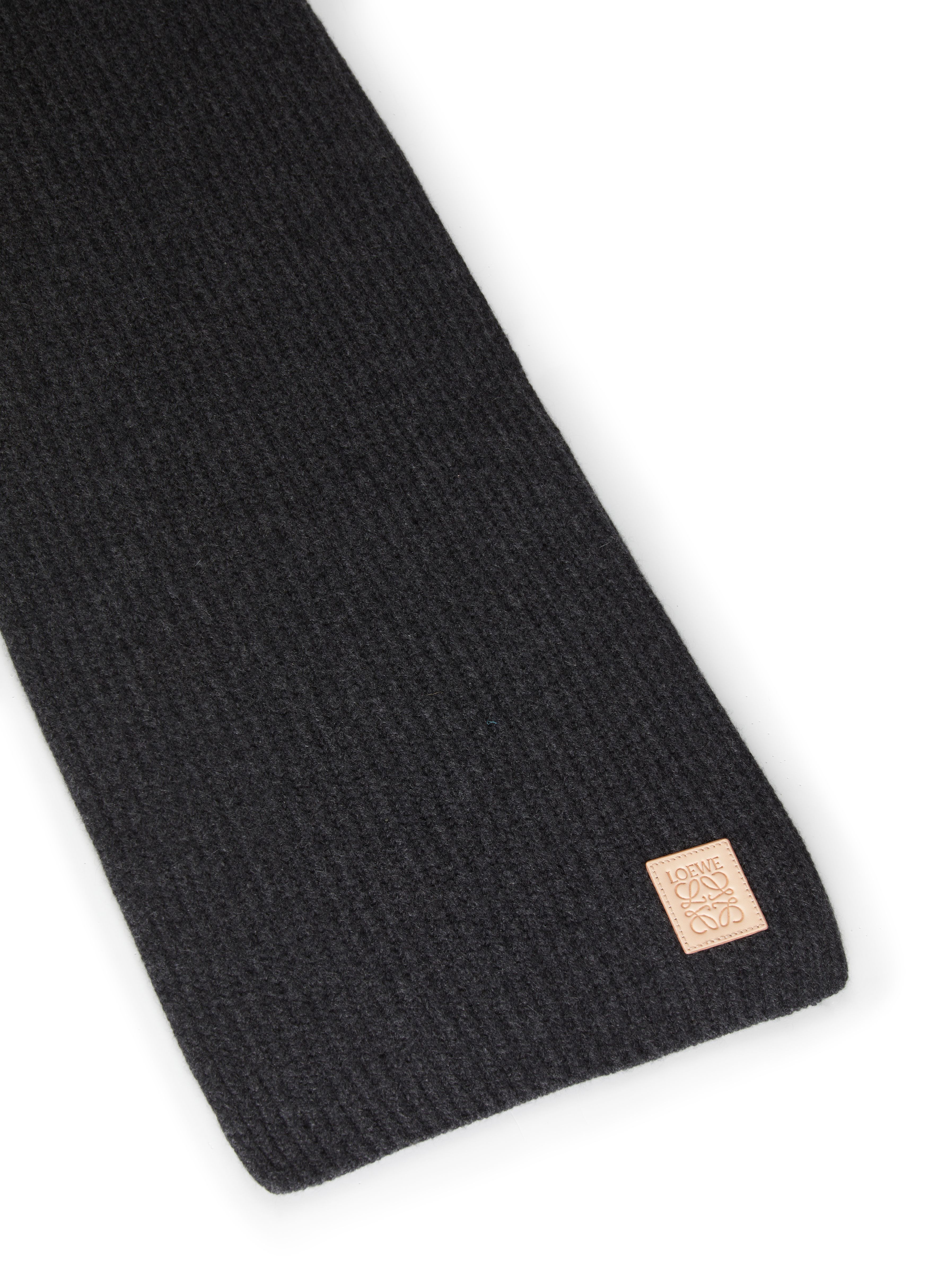 Cashmere scarf thumbnail 4