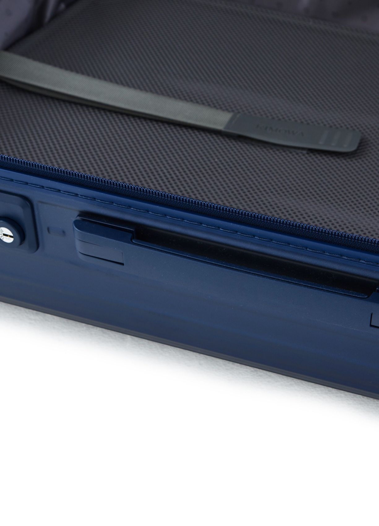 Rimowa 에센셜 체크인 L 캐리어