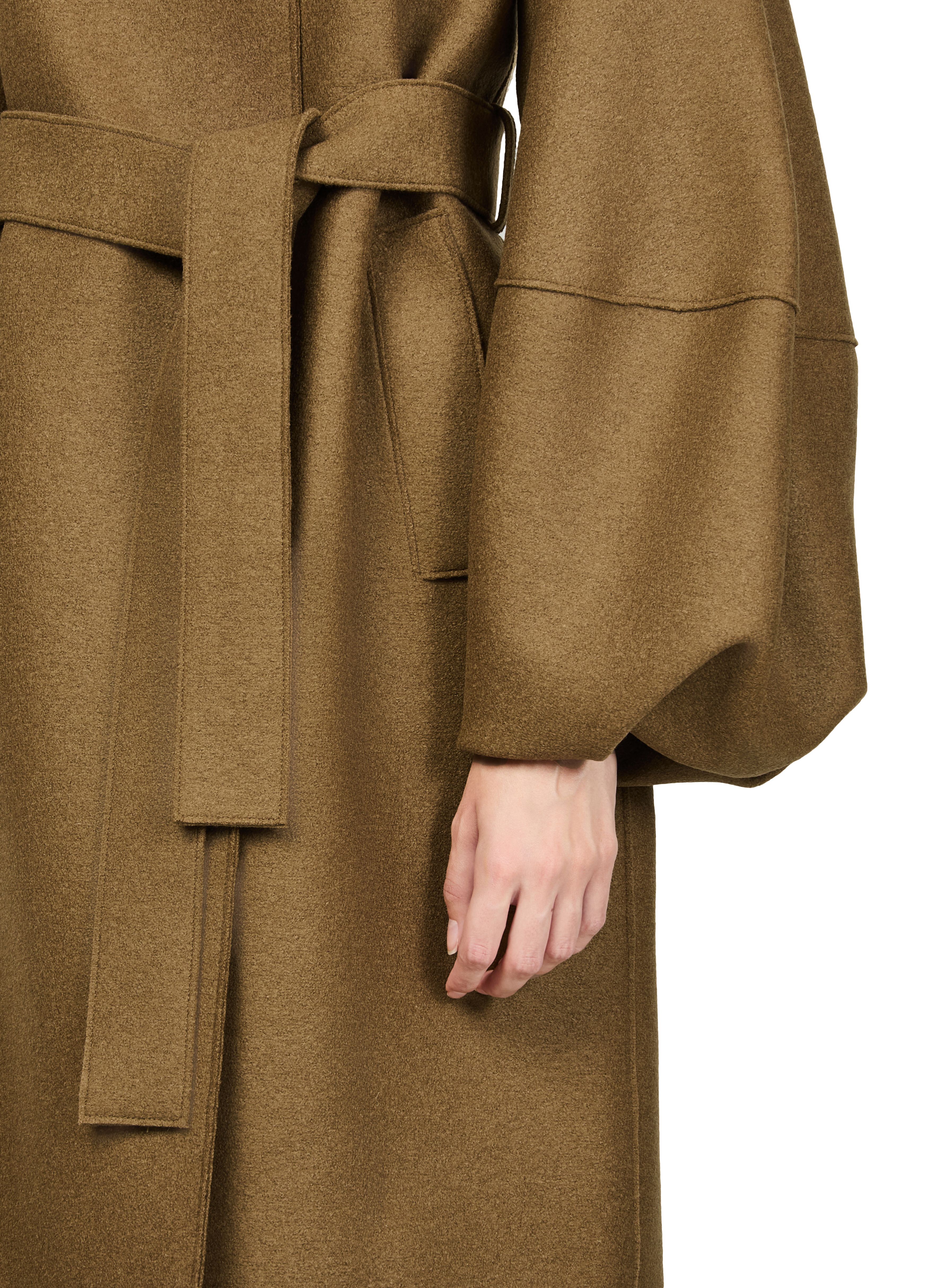 Puff-sleeved coat in pressed wool thumbnail 4