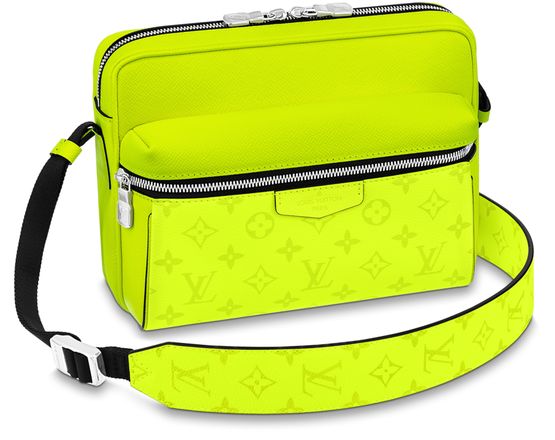 Men s Outdoor Messenger LOUIS VUITTON 24S