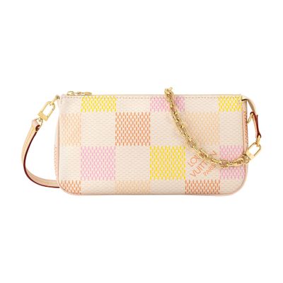 LOUIS VUITTON プティクッション モノグラム ピンク ブルー ルイ・ヴィトン“クッション”着想バッグ「クッサン」新作、虹色に輝く