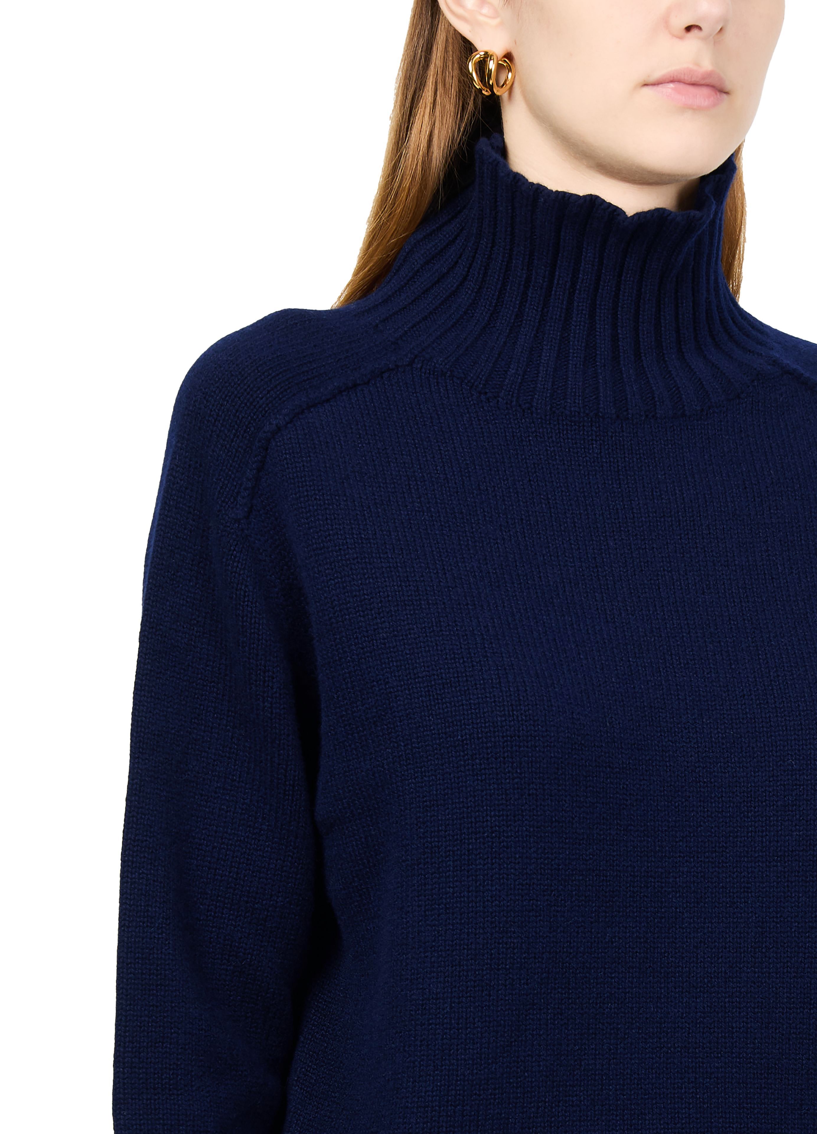 High-necked sweater thumbnail 3