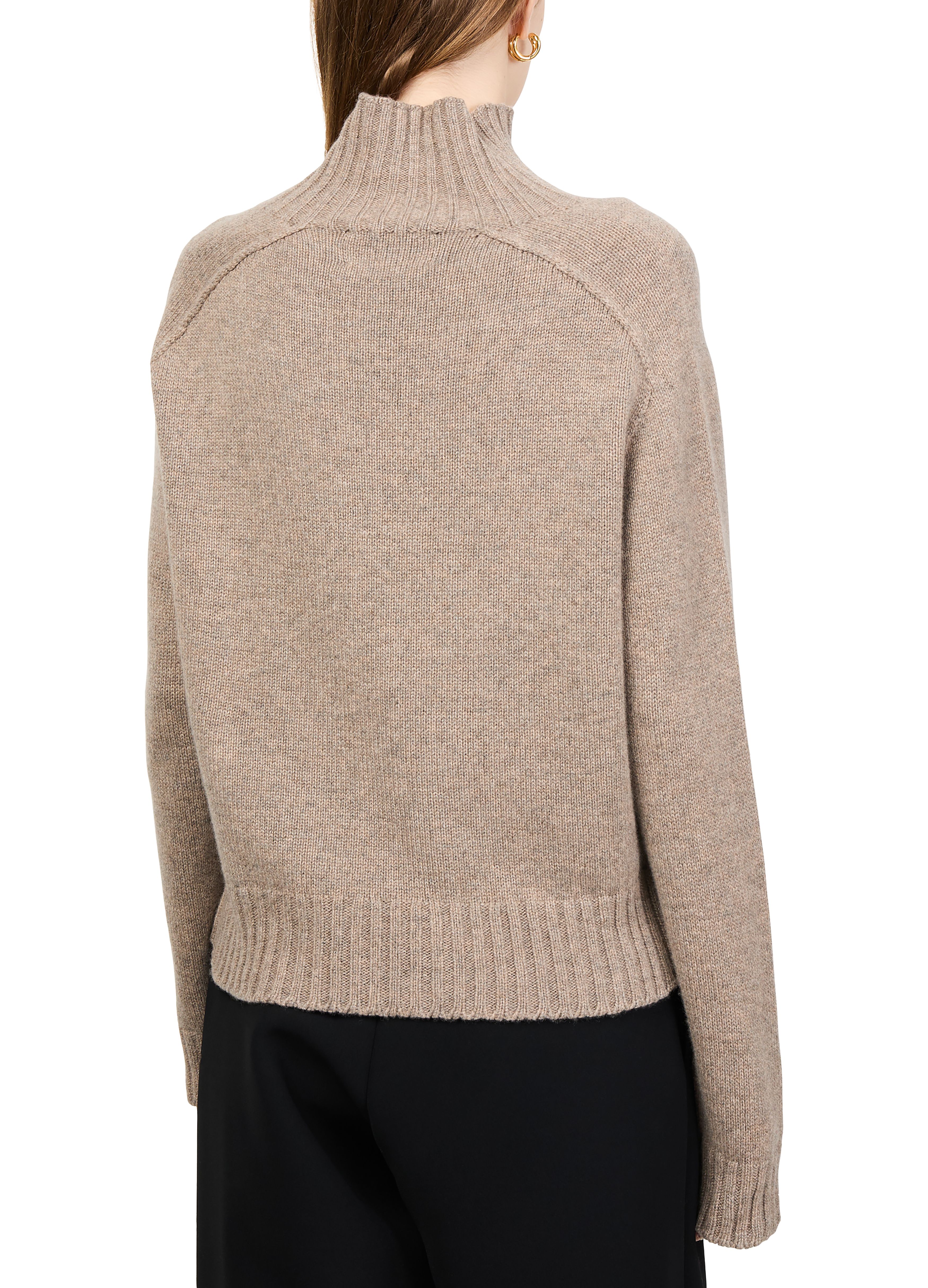 High-necked sweater thumbnail 4