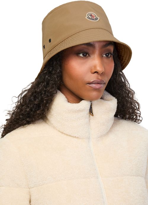 MONCLER Bob avec logo