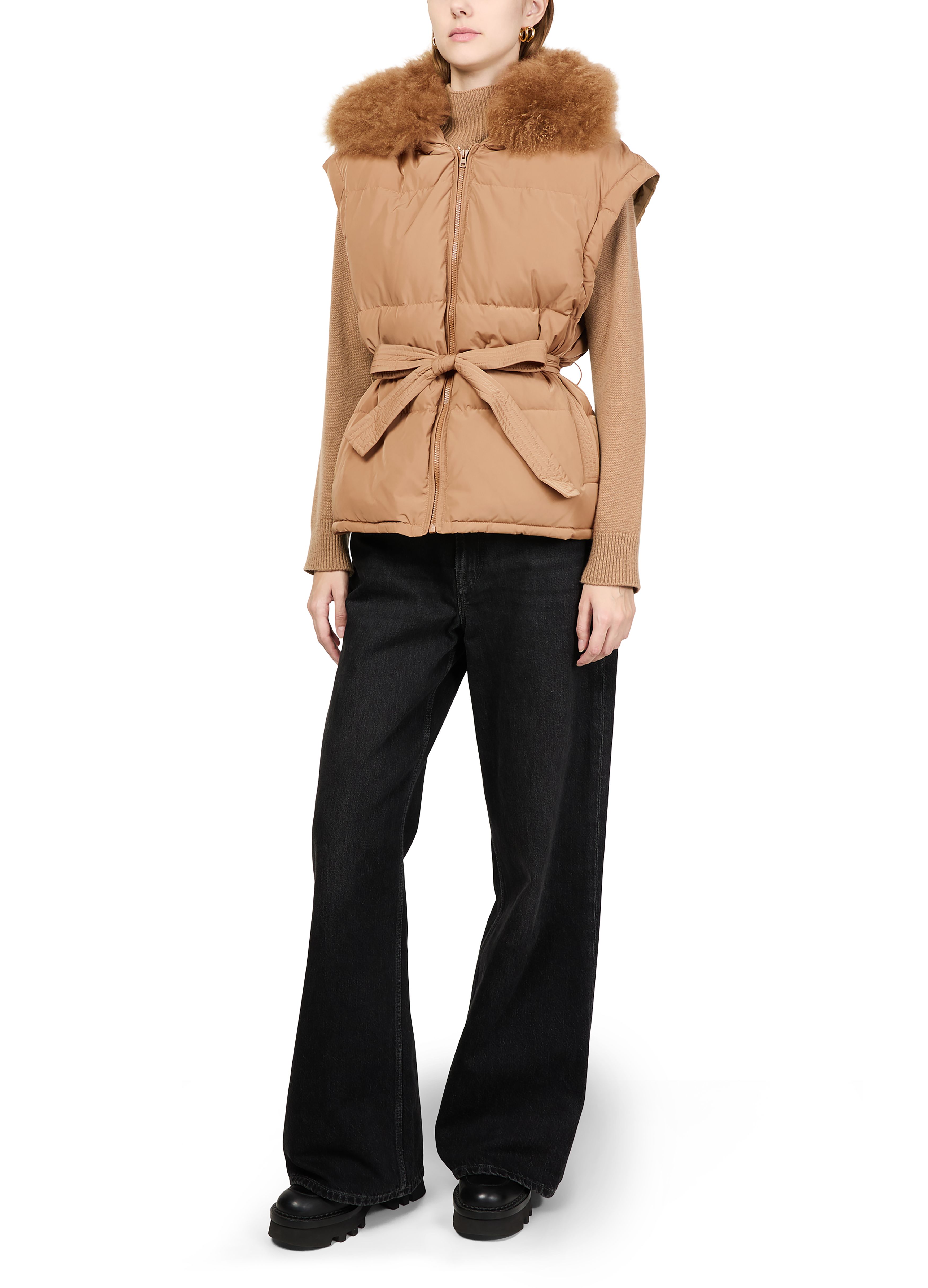 Belted hooded gilet in lambswool thumbnail 7