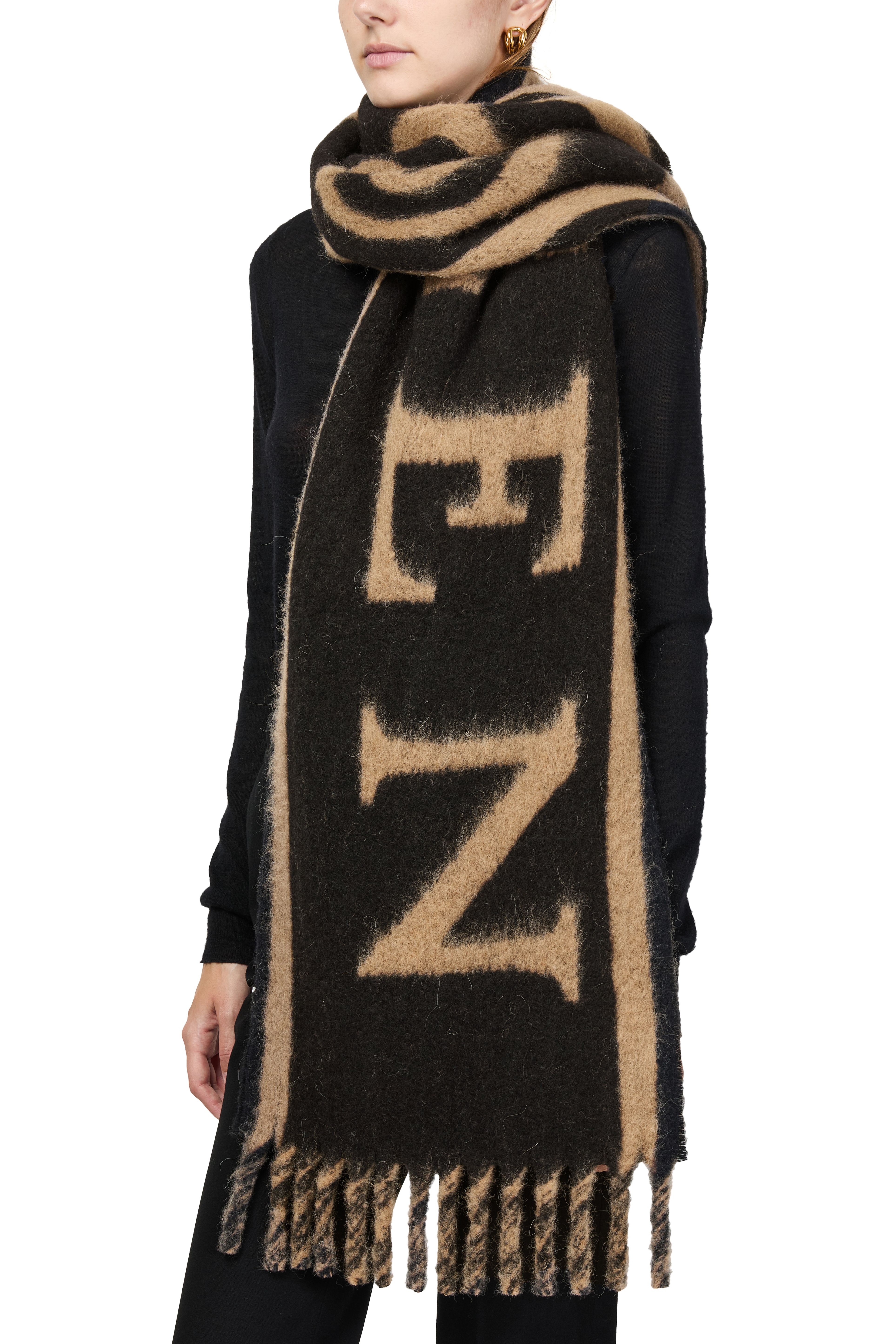 Cosy Mcqueen Stri scarf thumbnail 5