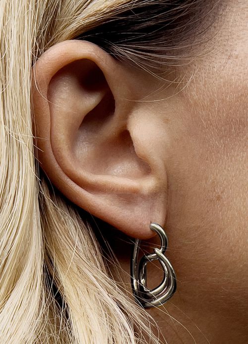 CHARLOTTE CHESNAIS Lasso hoop earrings