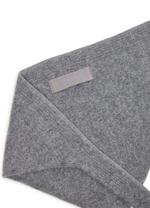 JACQUEMUS The Gros Grain shawl