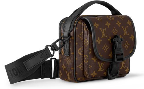 LOUIS VUITTON Quest Messenger