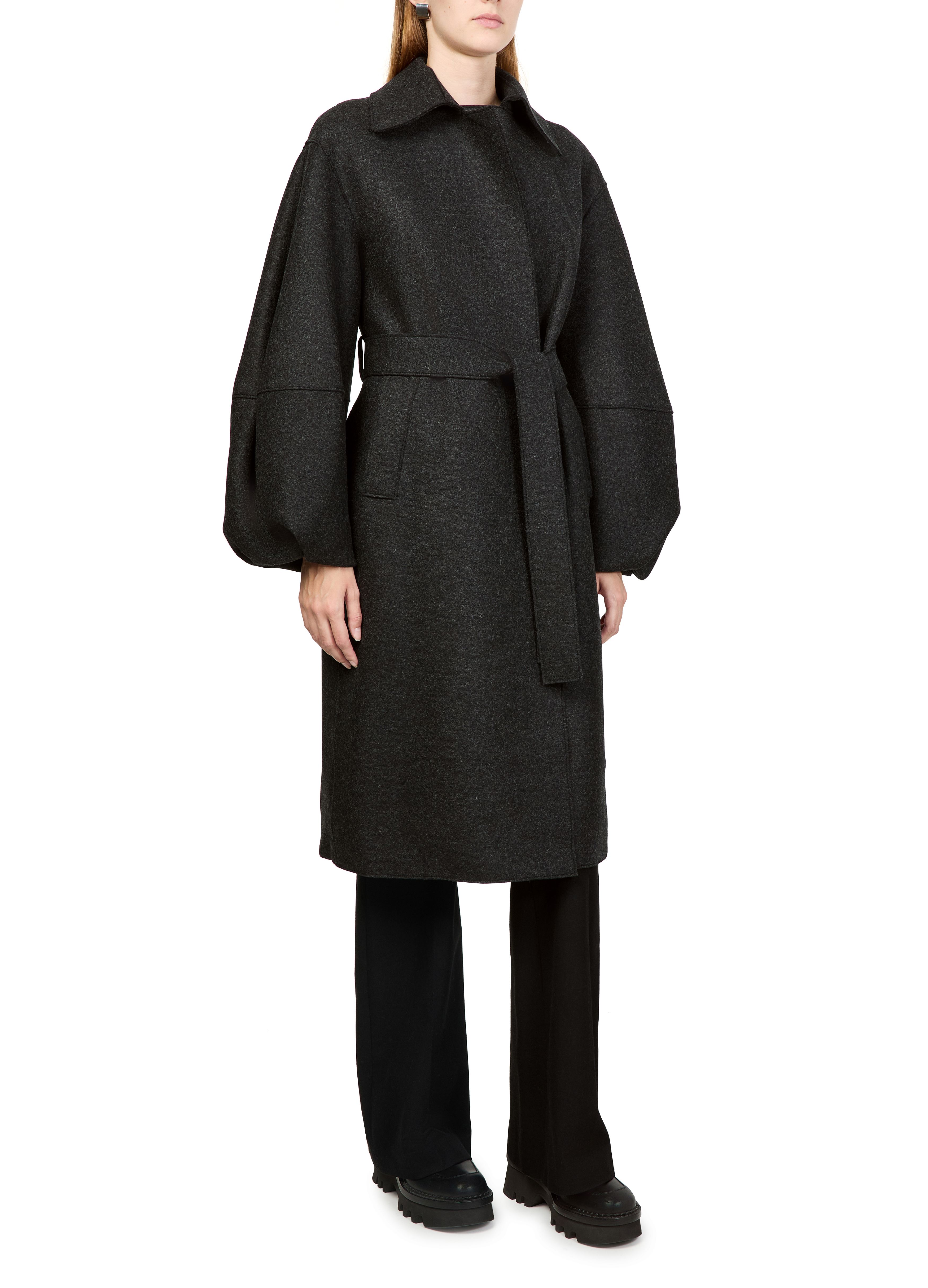 Puff-sleeved coat in pressed wool thumbnail 6