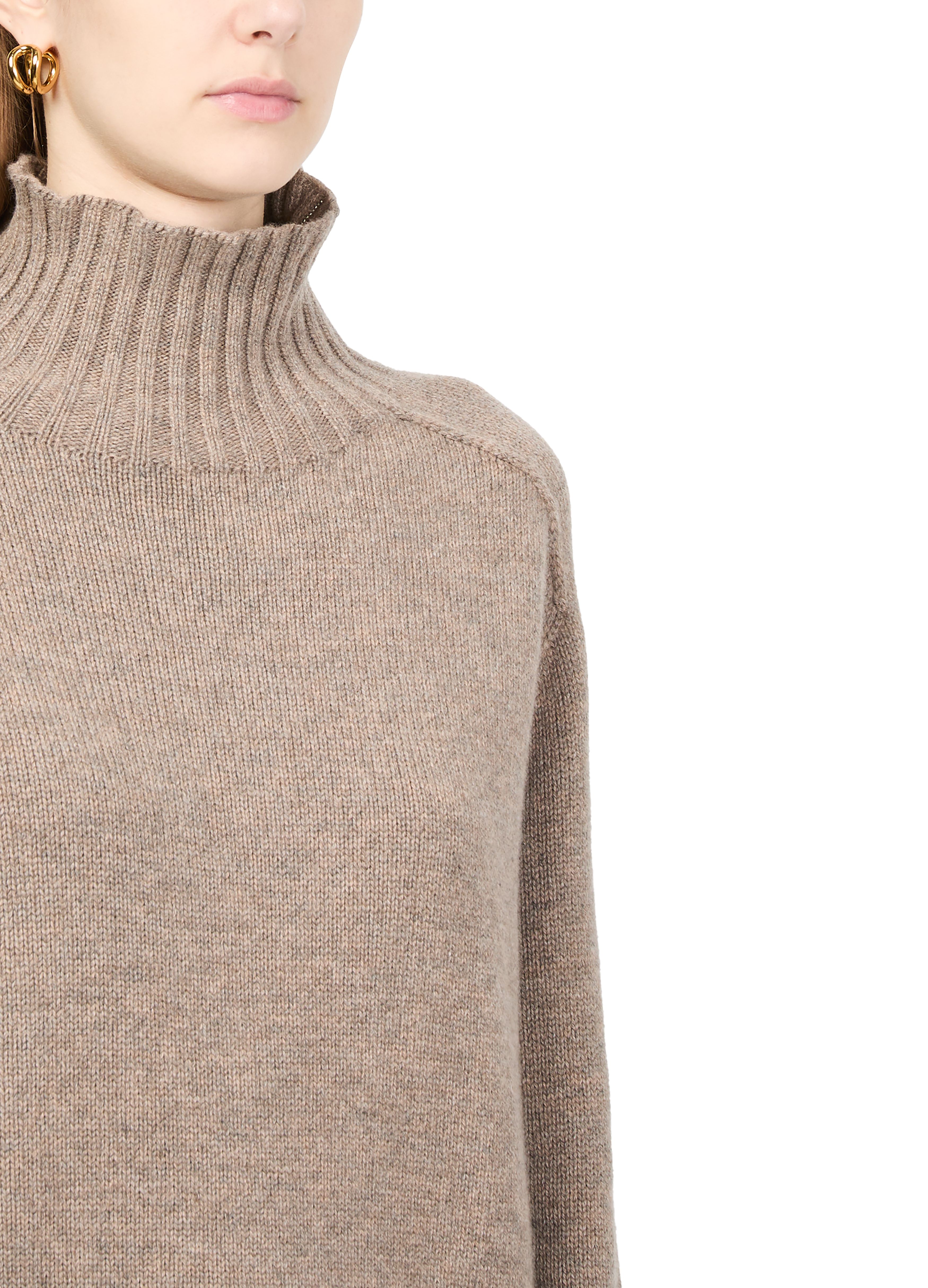 High-necked sweater thumbnail 3