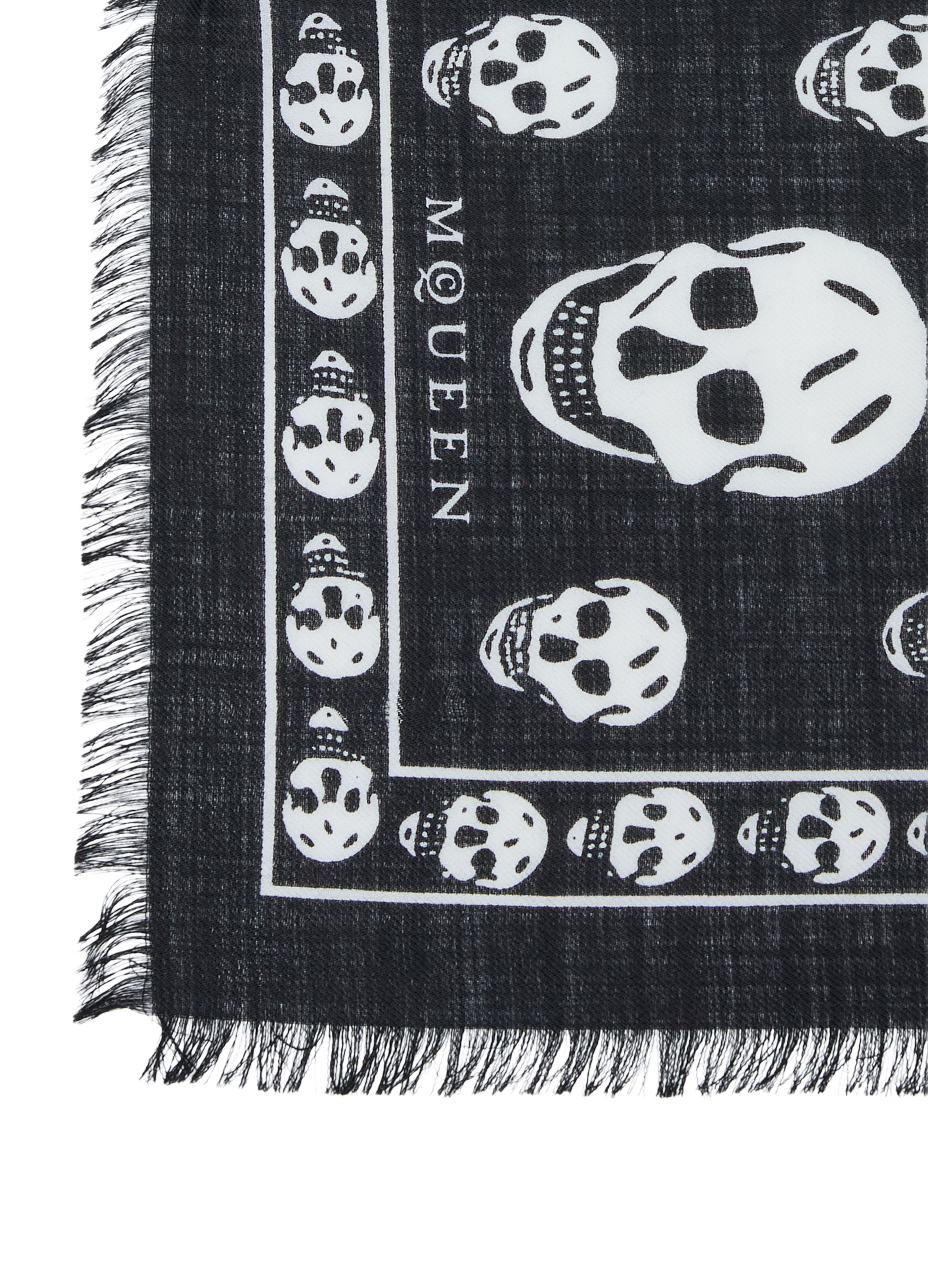 Skull scarf thumbnail 3