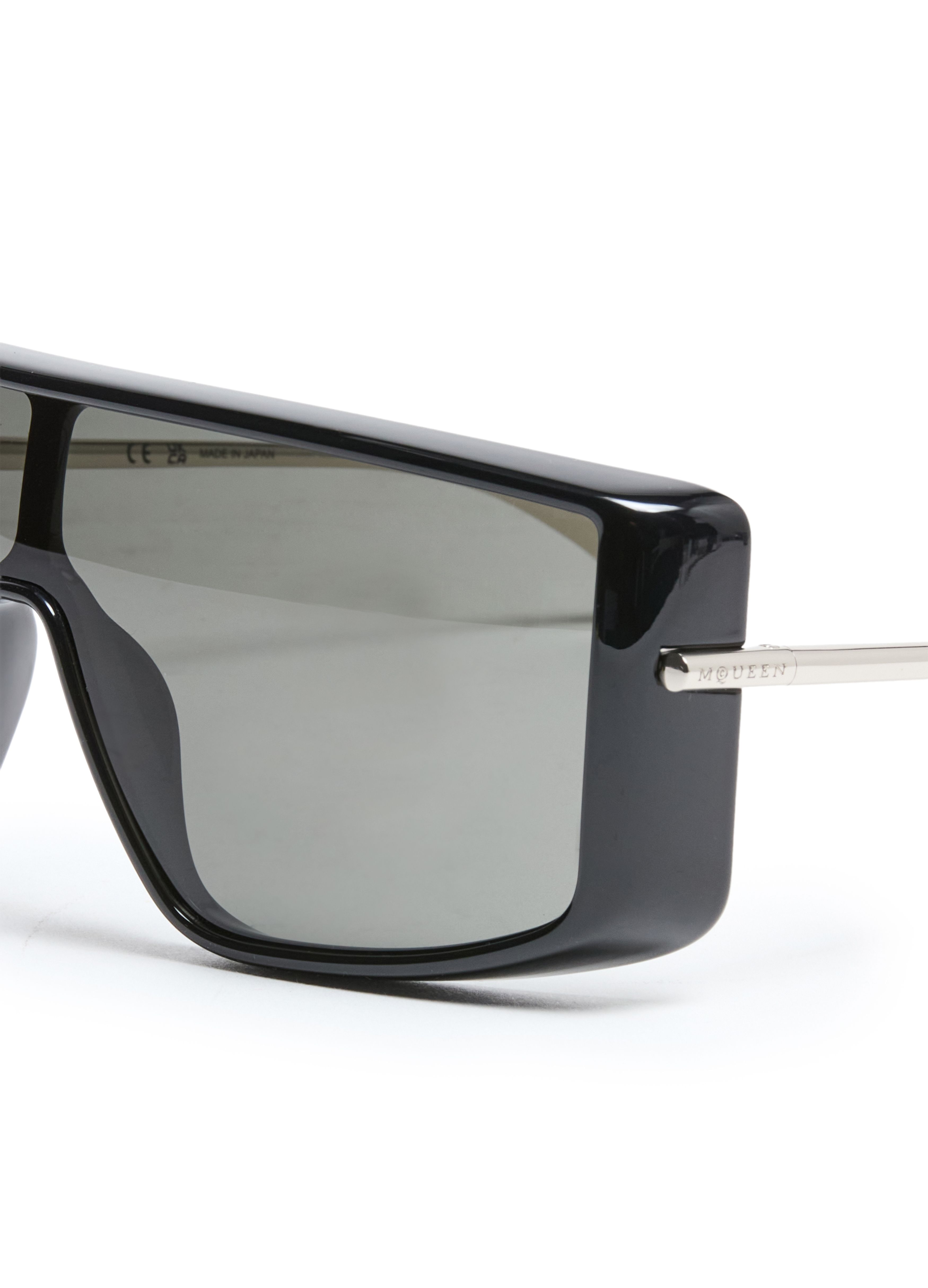 Sunglasses thumbnail 4