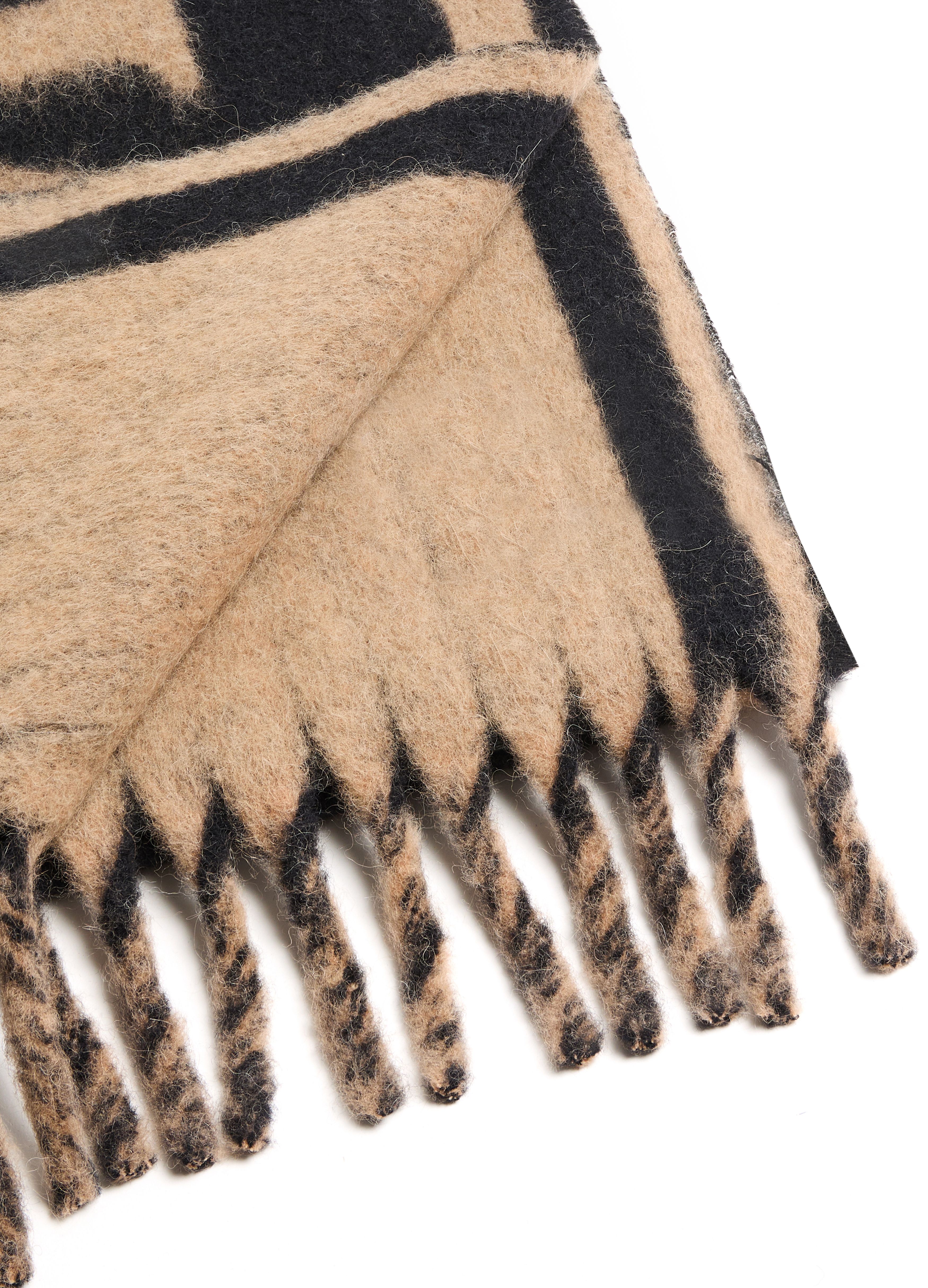 Cosy Mcqueen Stri scarf thumbnail 4