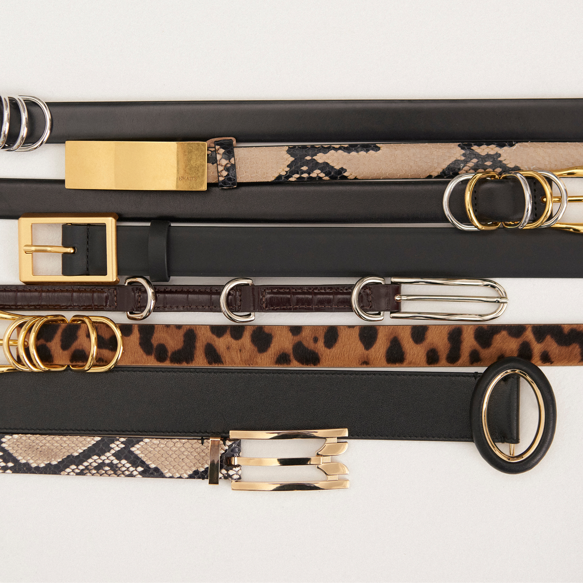 Découvrez notre sélection de ceintures femme en cuir, à imprimé animal et aux détails raffinés, des modèles classiques aux pièces de caractère sur 24S.