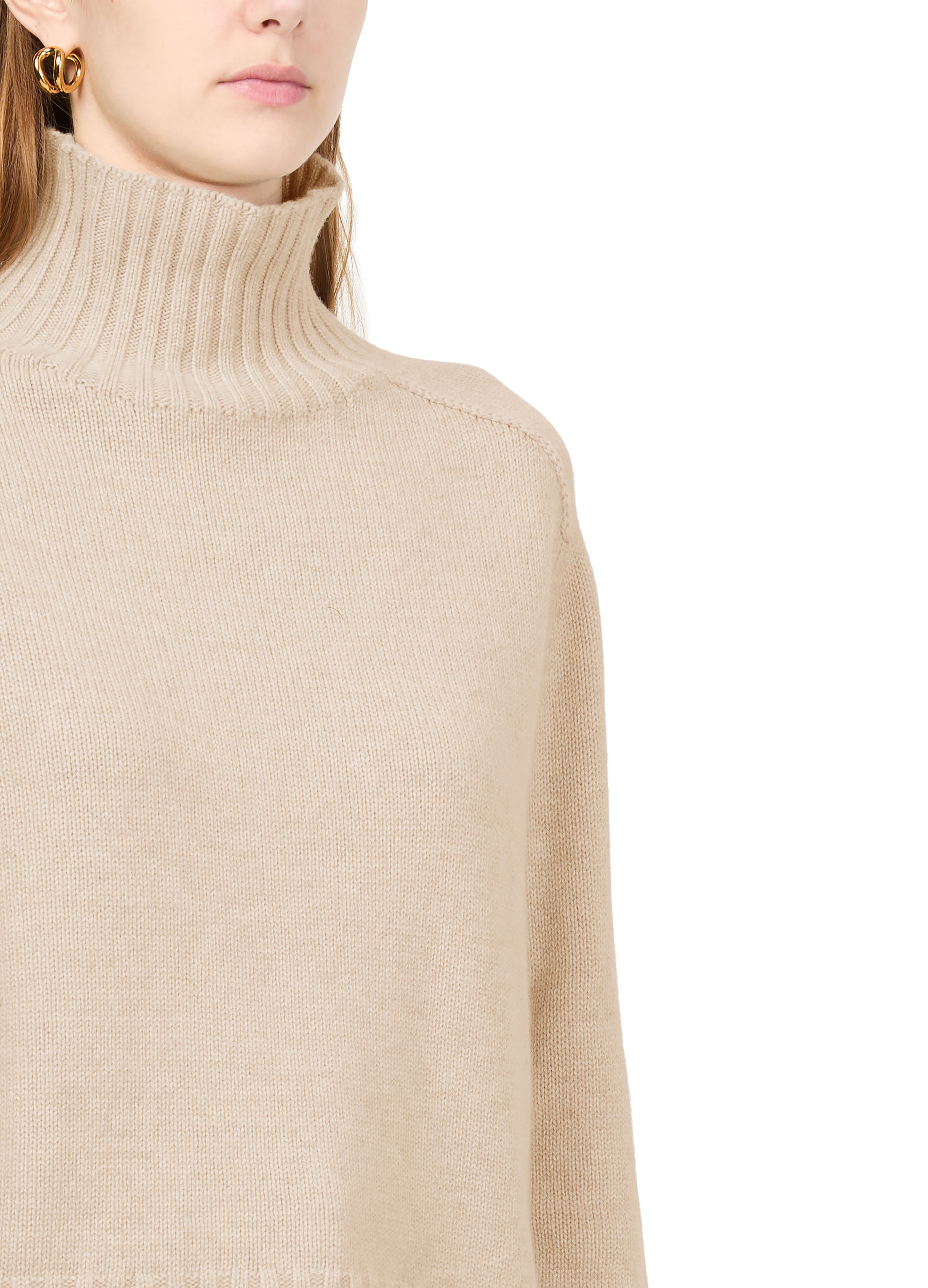 High-necked sweater thumbnail 3