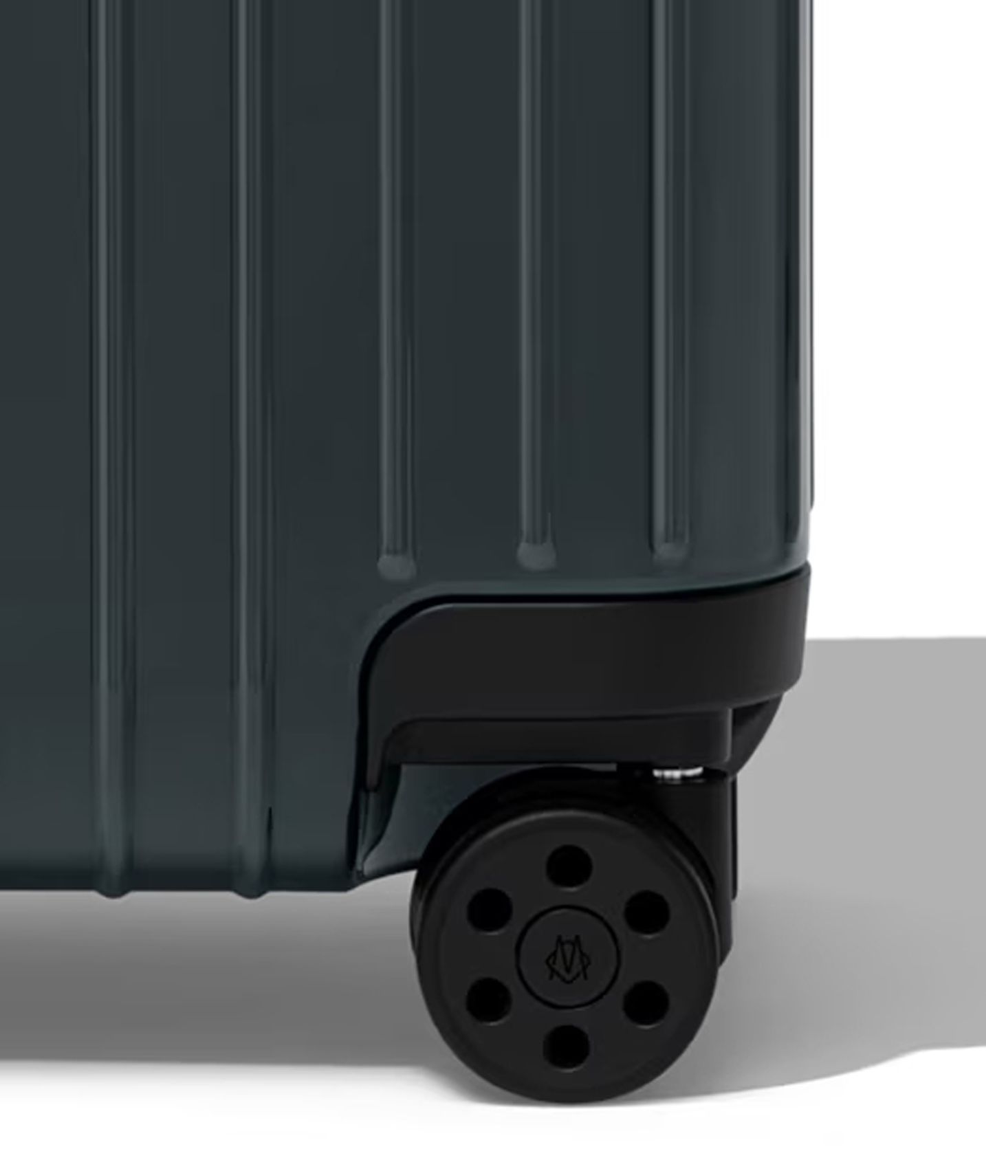 Rimowa 에센셜 라이트 캐빈 러기지