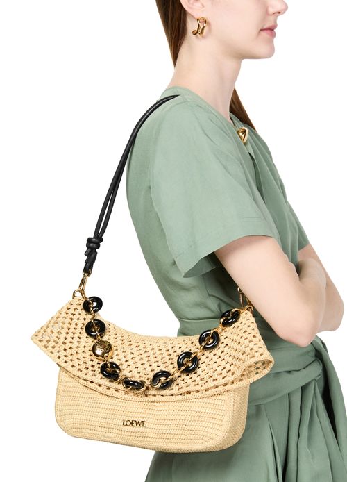 LOEWE Mittelgroße Ola Hobo aus Raffia und Kalbsleder