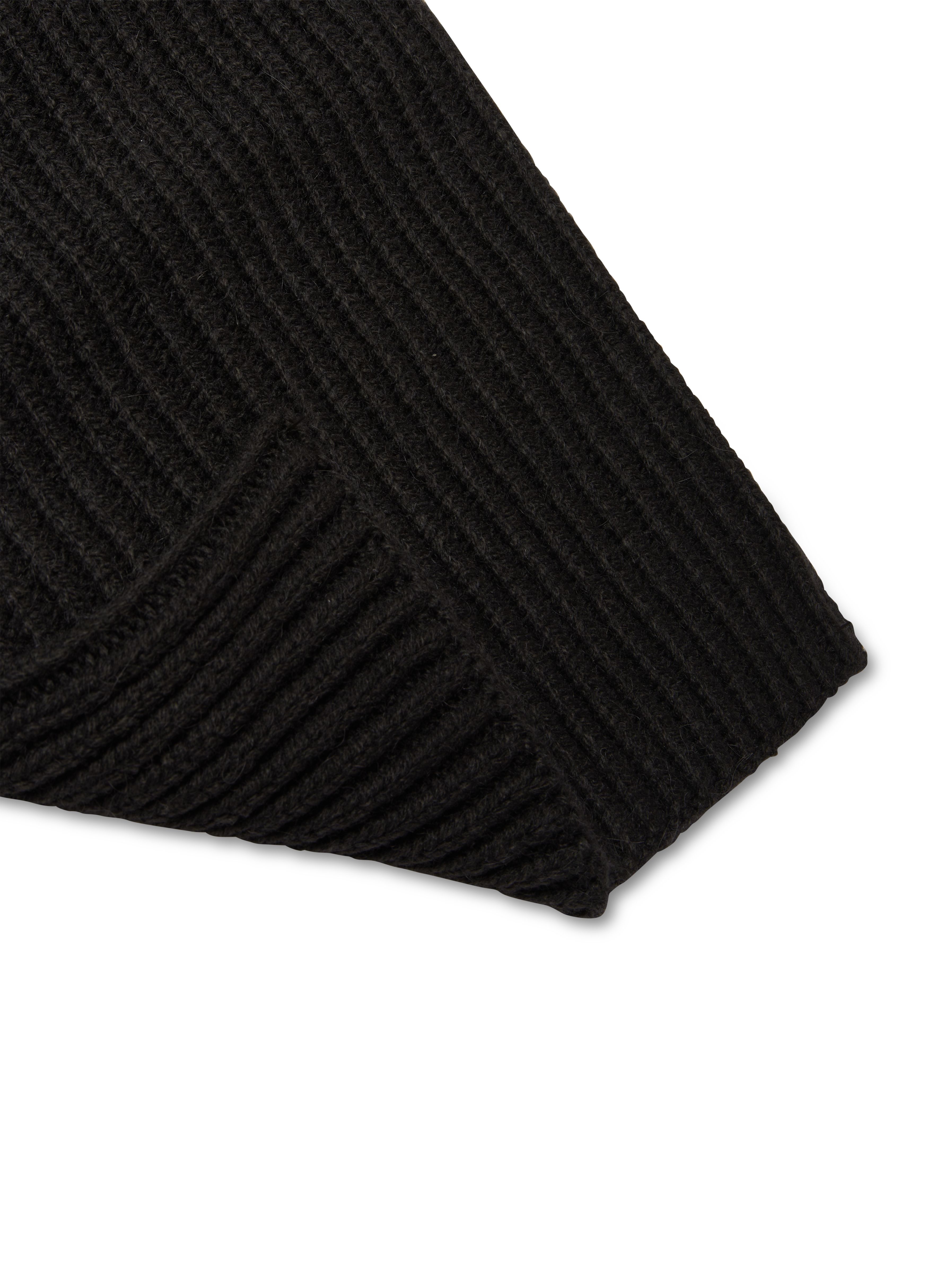 Knitted scarf thumbnail 4