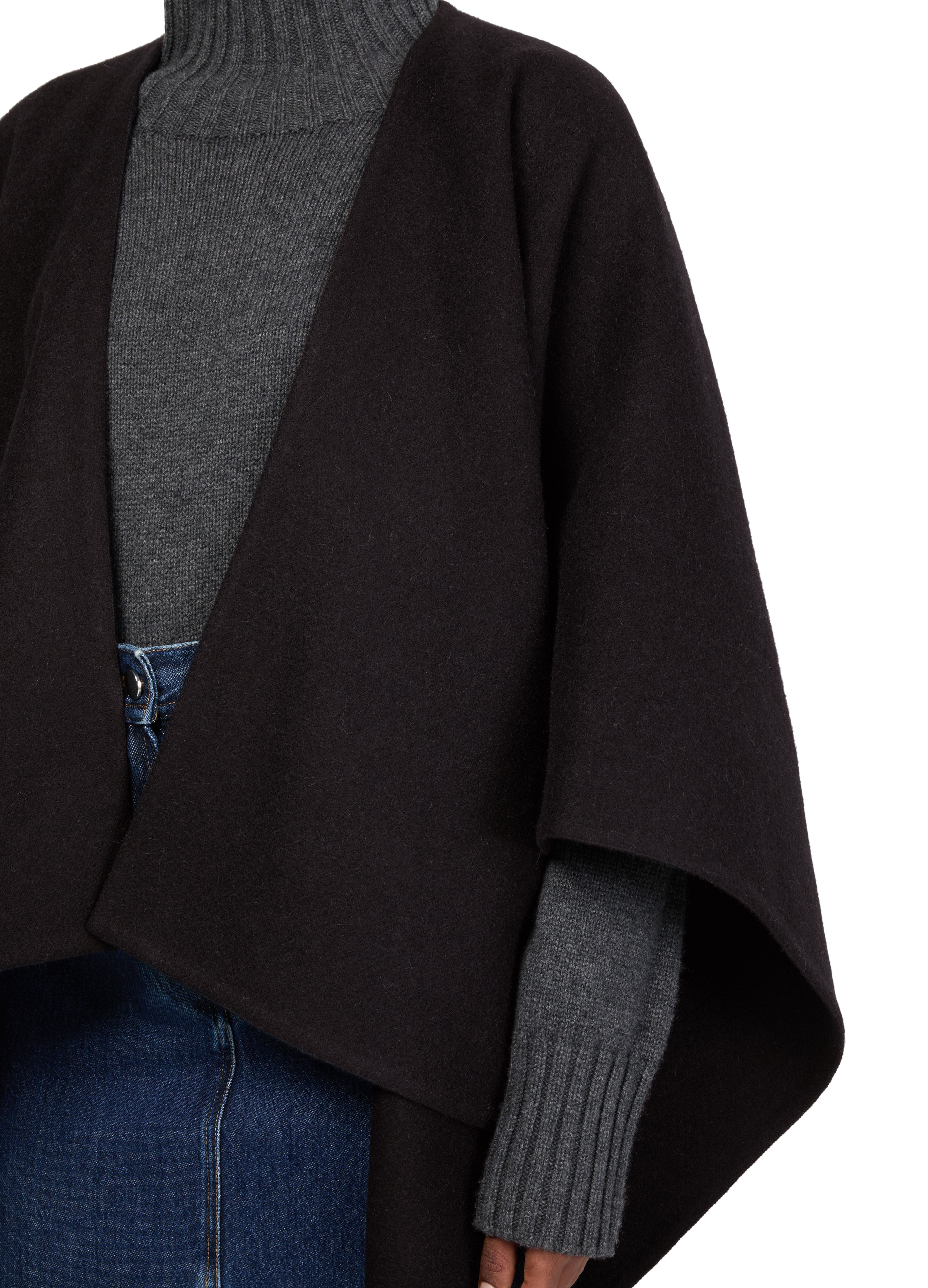 Serra cape thumbnail 4