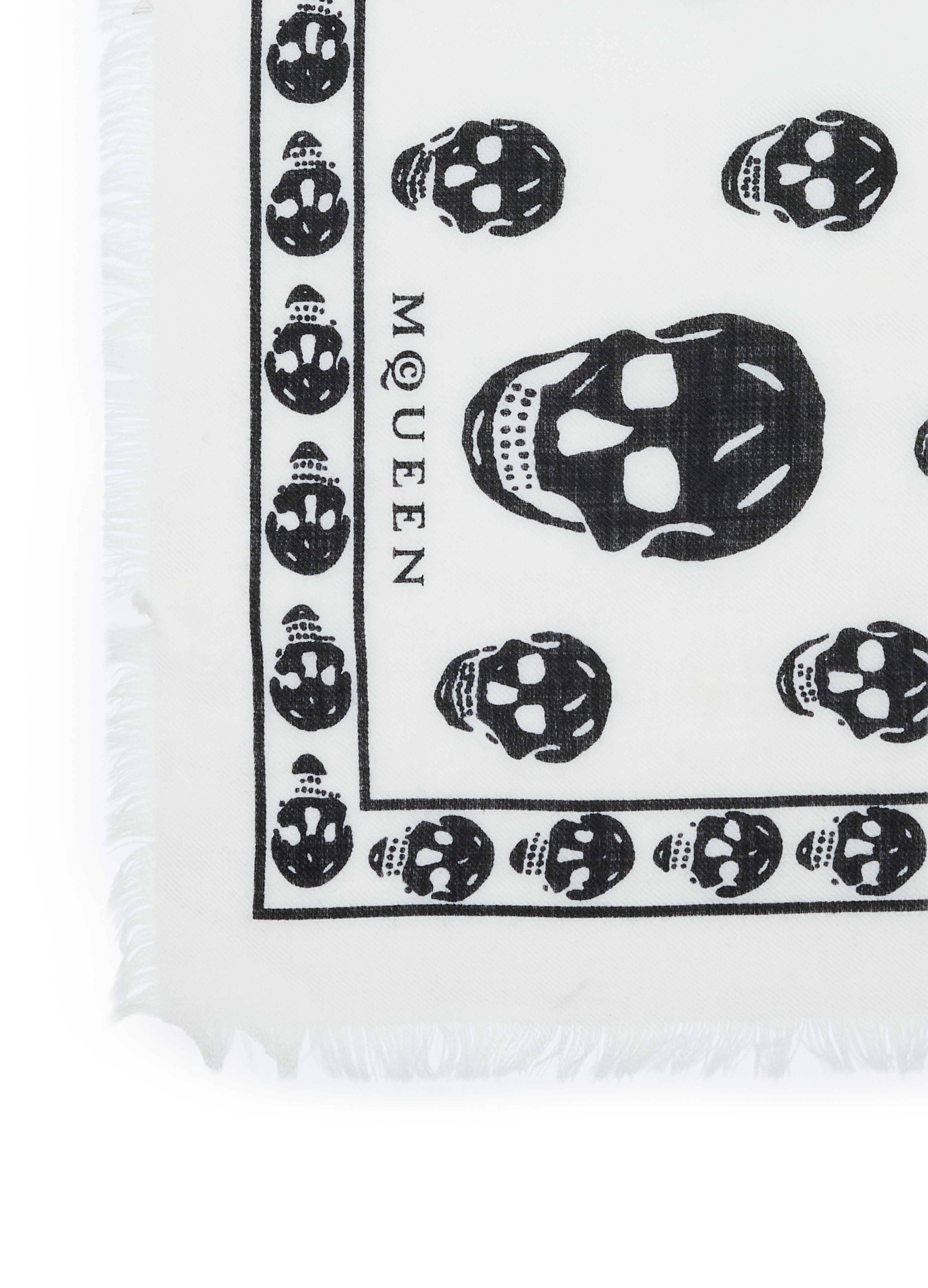 Skull scarf thumbnail 3