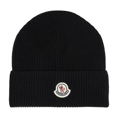 Moncler Black Logo Ribbed Knit Beanie Hat In Black