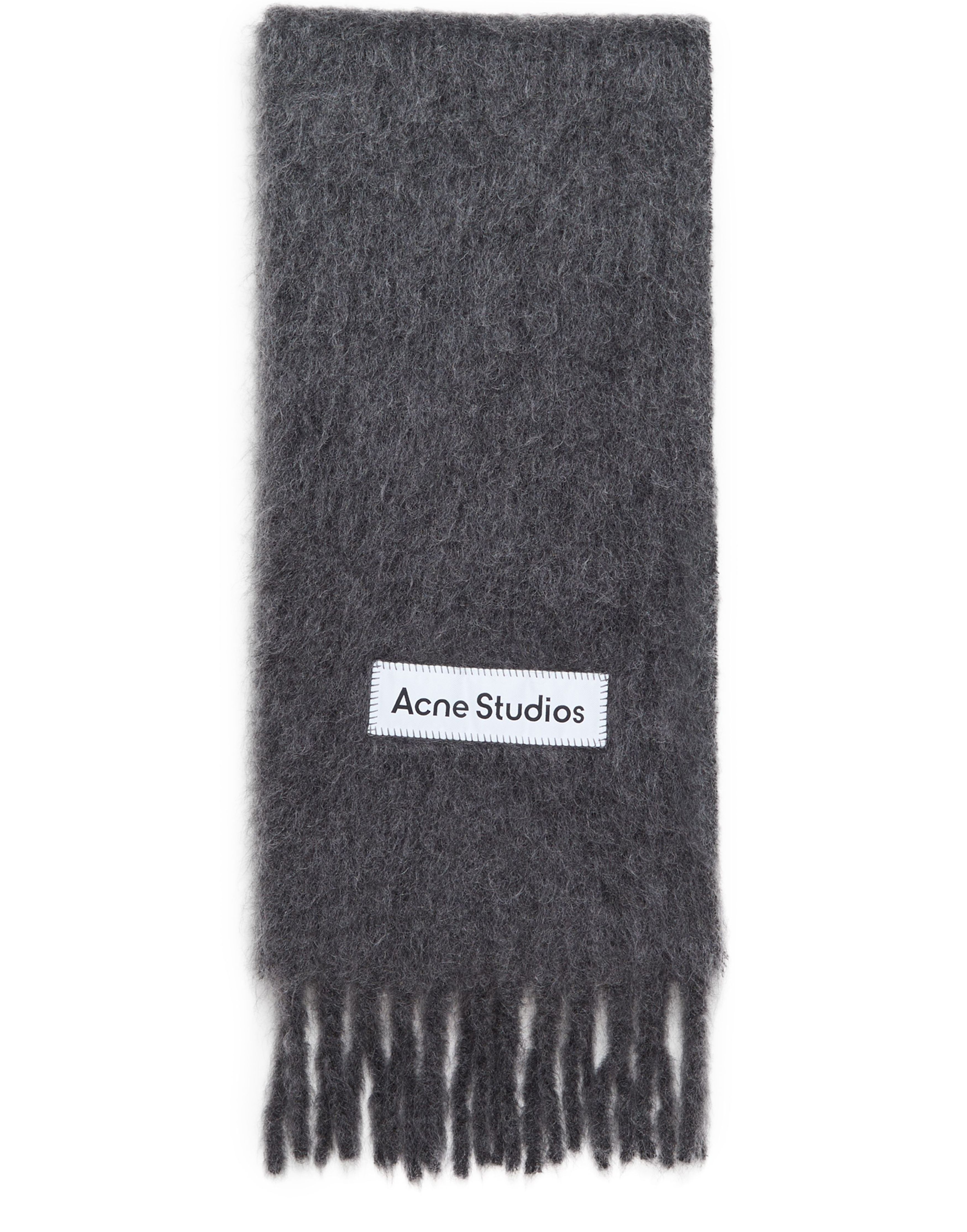 Fringed wool scarf