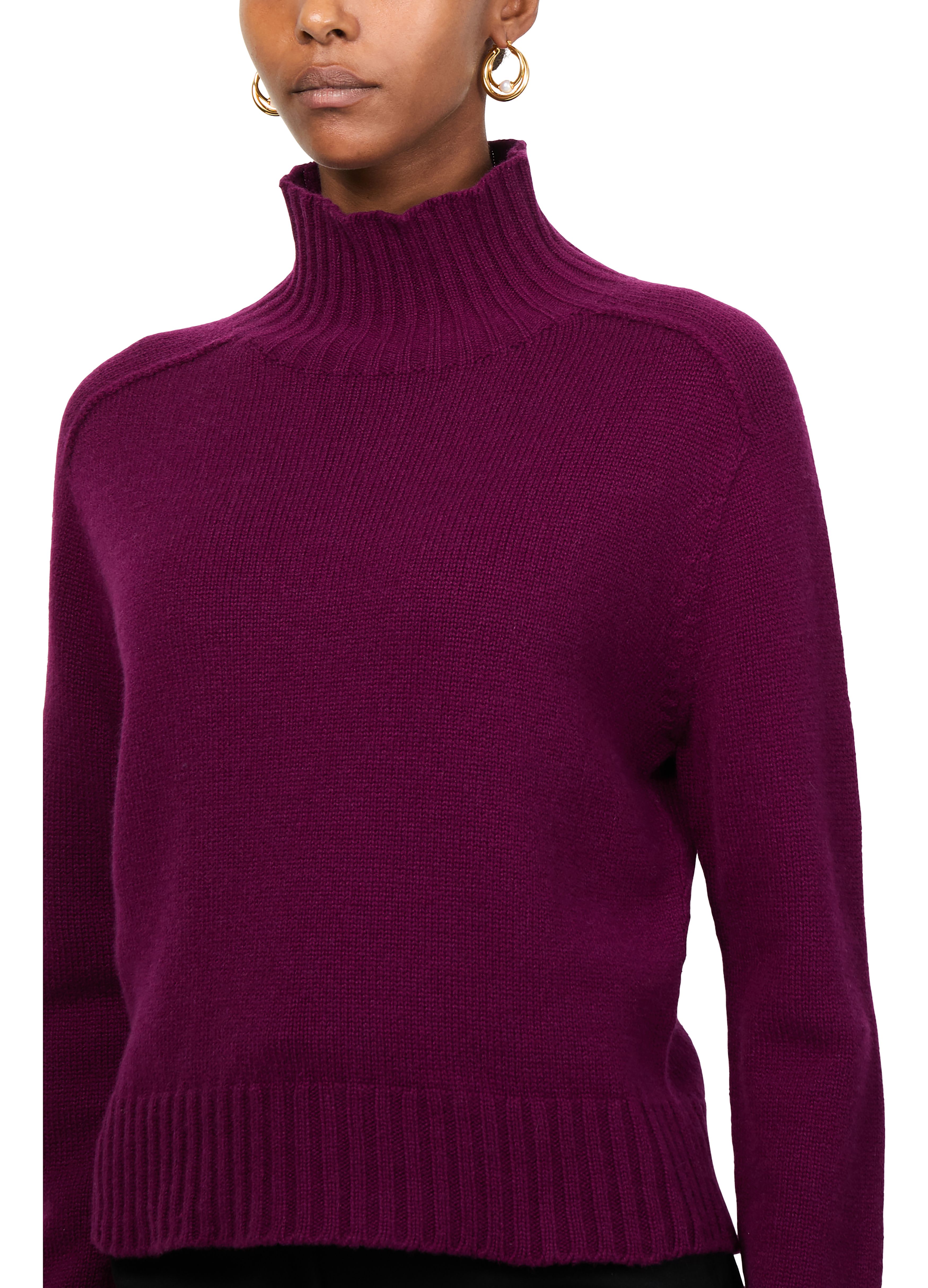 High-necked sweater thumbnail 3