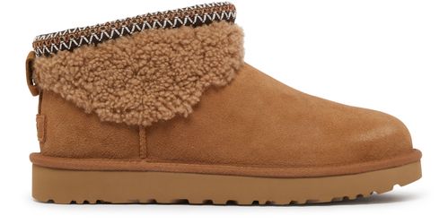 UGG Maxi Curly classique ultra mini ankle boots