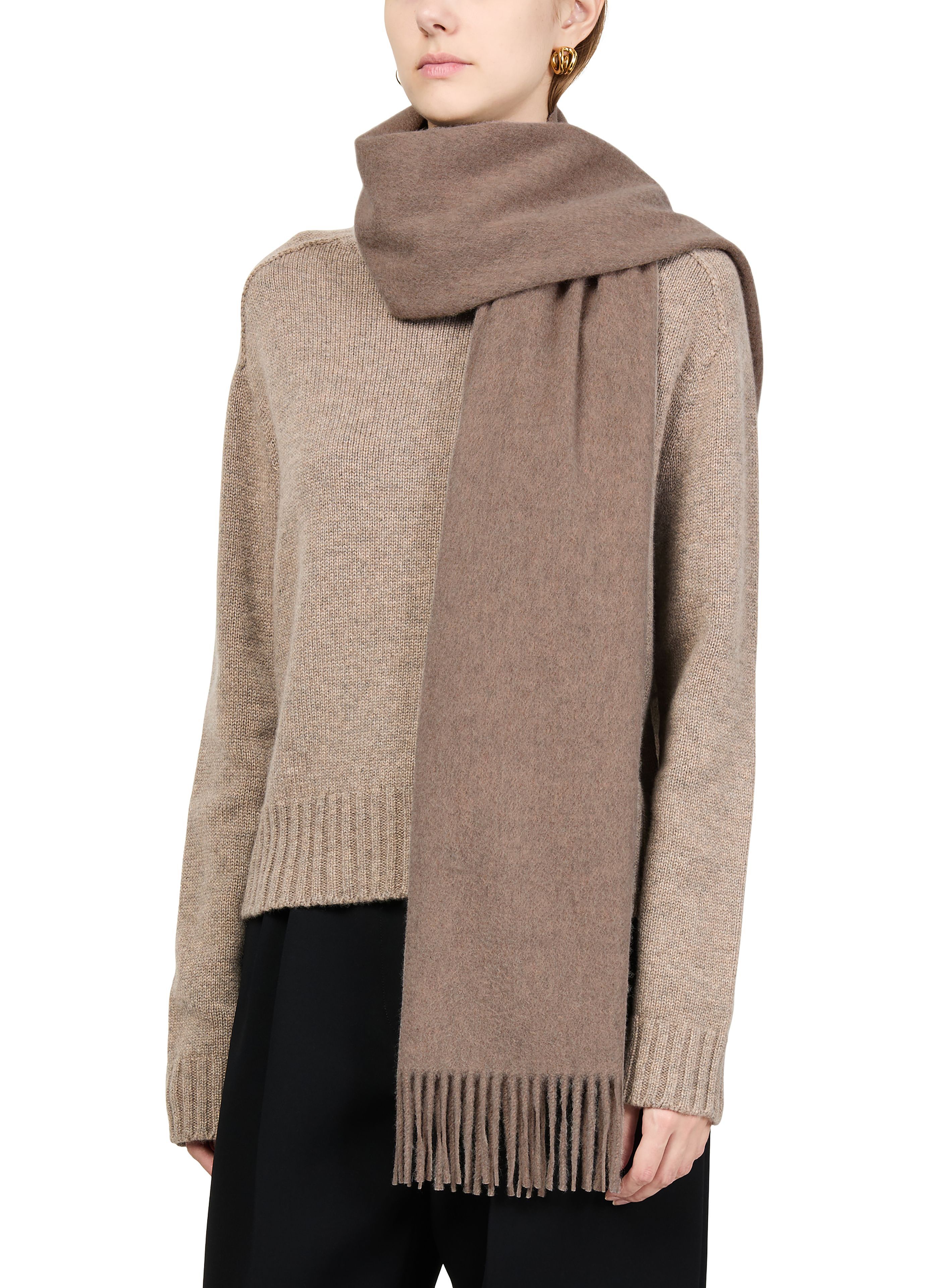 Classic fringed scarf thumbnail 4