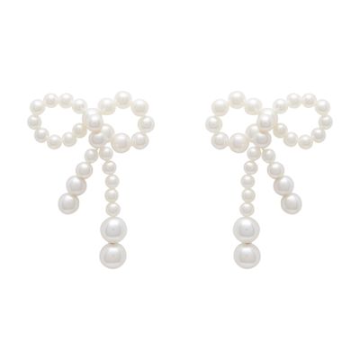 Sophie Bille Brahe Rosette De Perles Small Bow Earrings In Freshwater Pearls In White