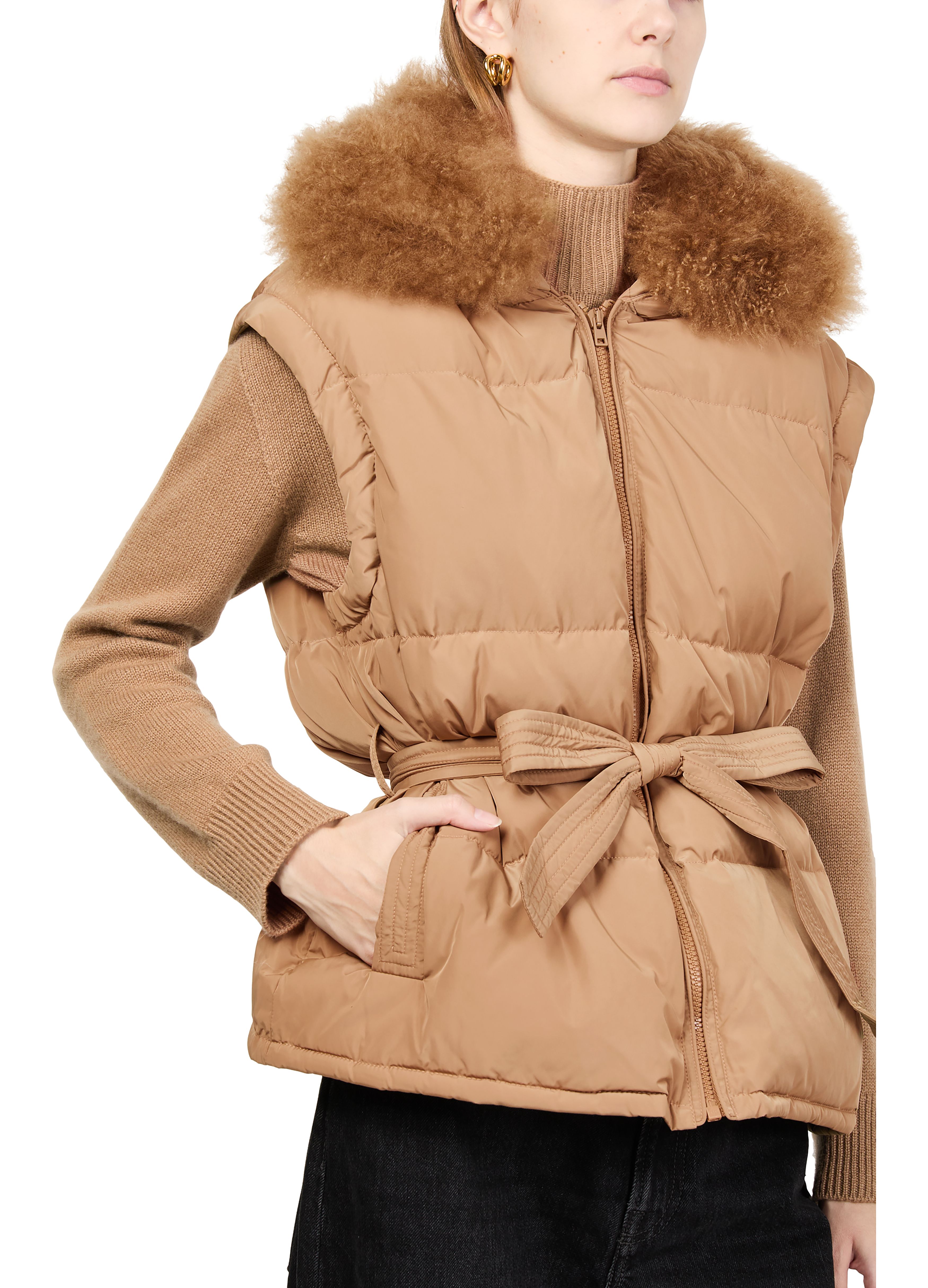 Belted hooded gilet in lambswool thumbnail 4