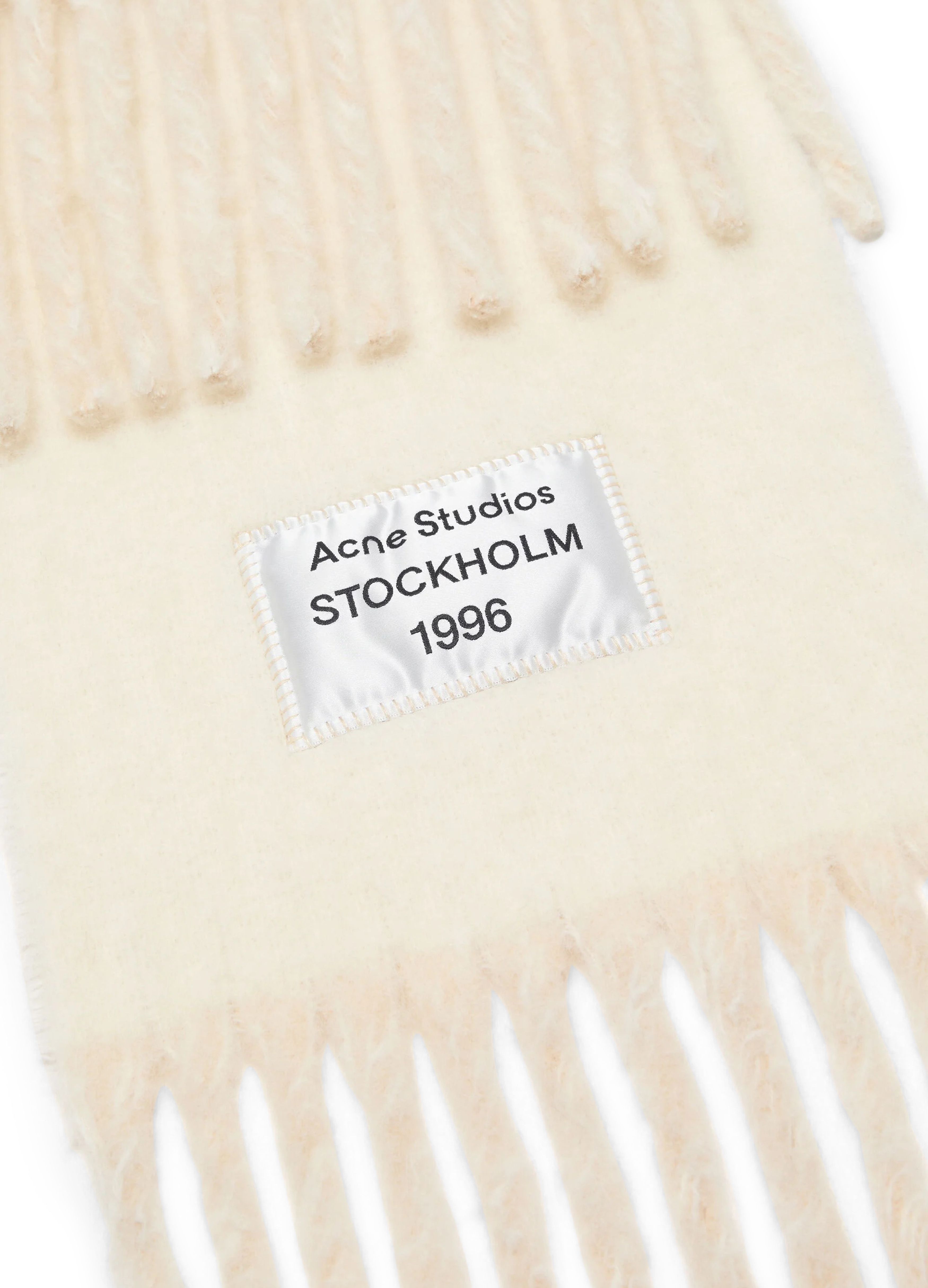 Scarf with fringes thumbnail 3