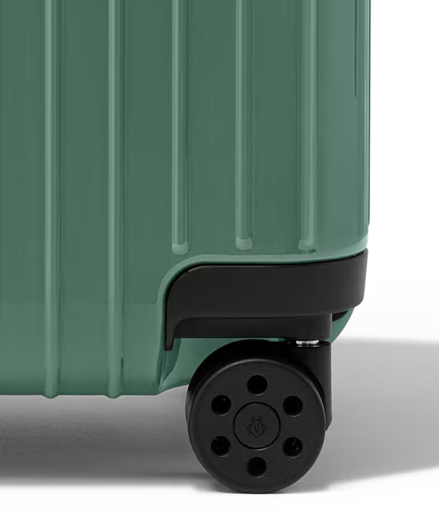 Rimowa 에센셜 라이트 캐빈 러기지