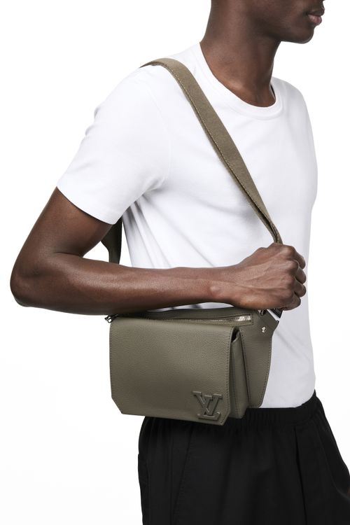 LOUIS VUITTON Takeoff Sling