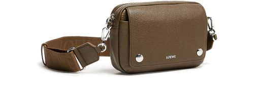 LOEWE Kameratasche Pebble aus genarbtem Kalbsleder