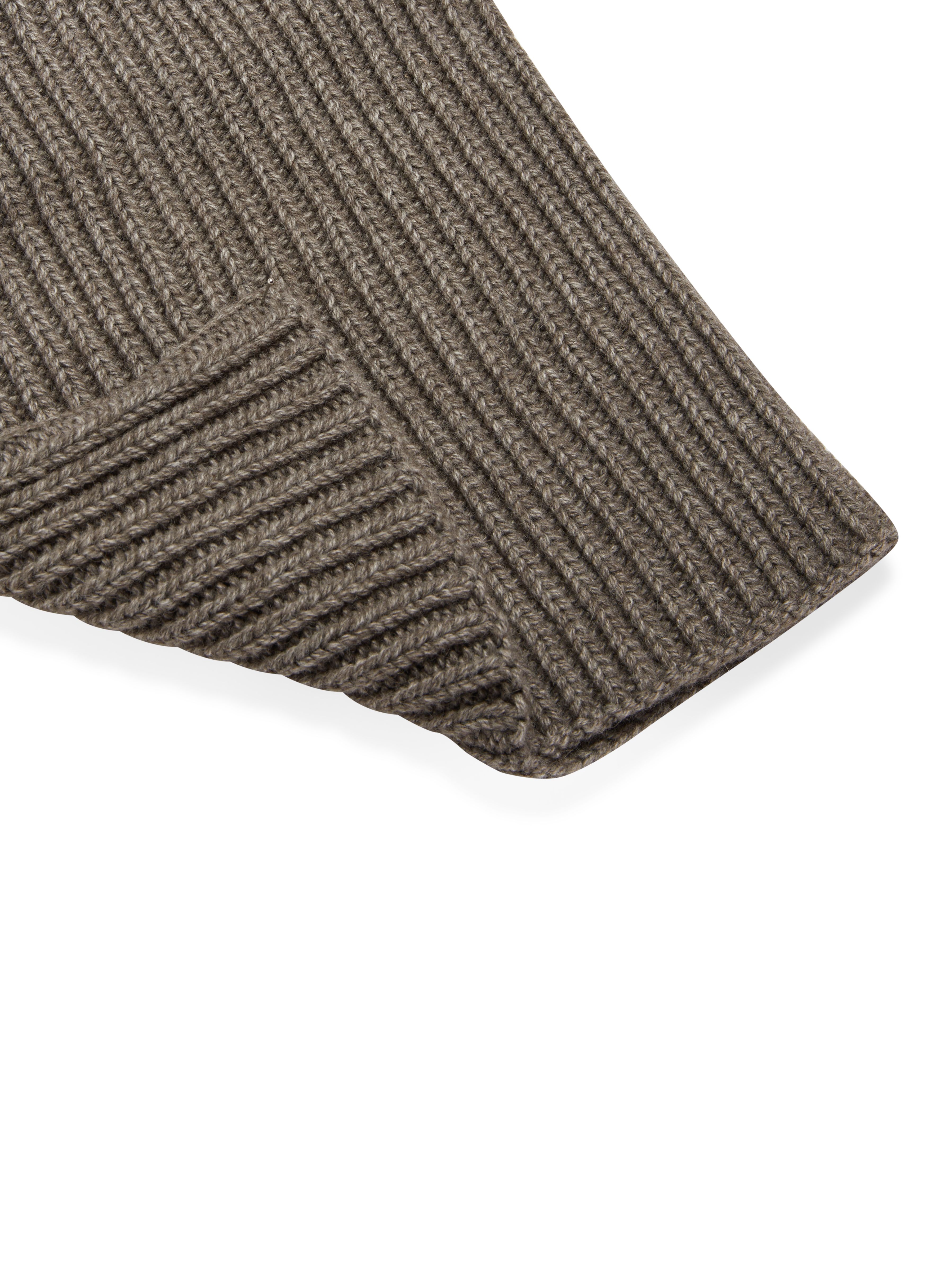 Knitted scarf thumbnail 4