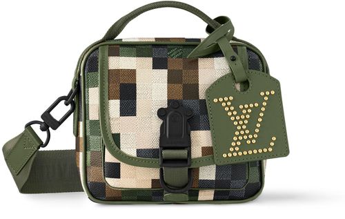 LOUIS VUITTON Quest Messenger