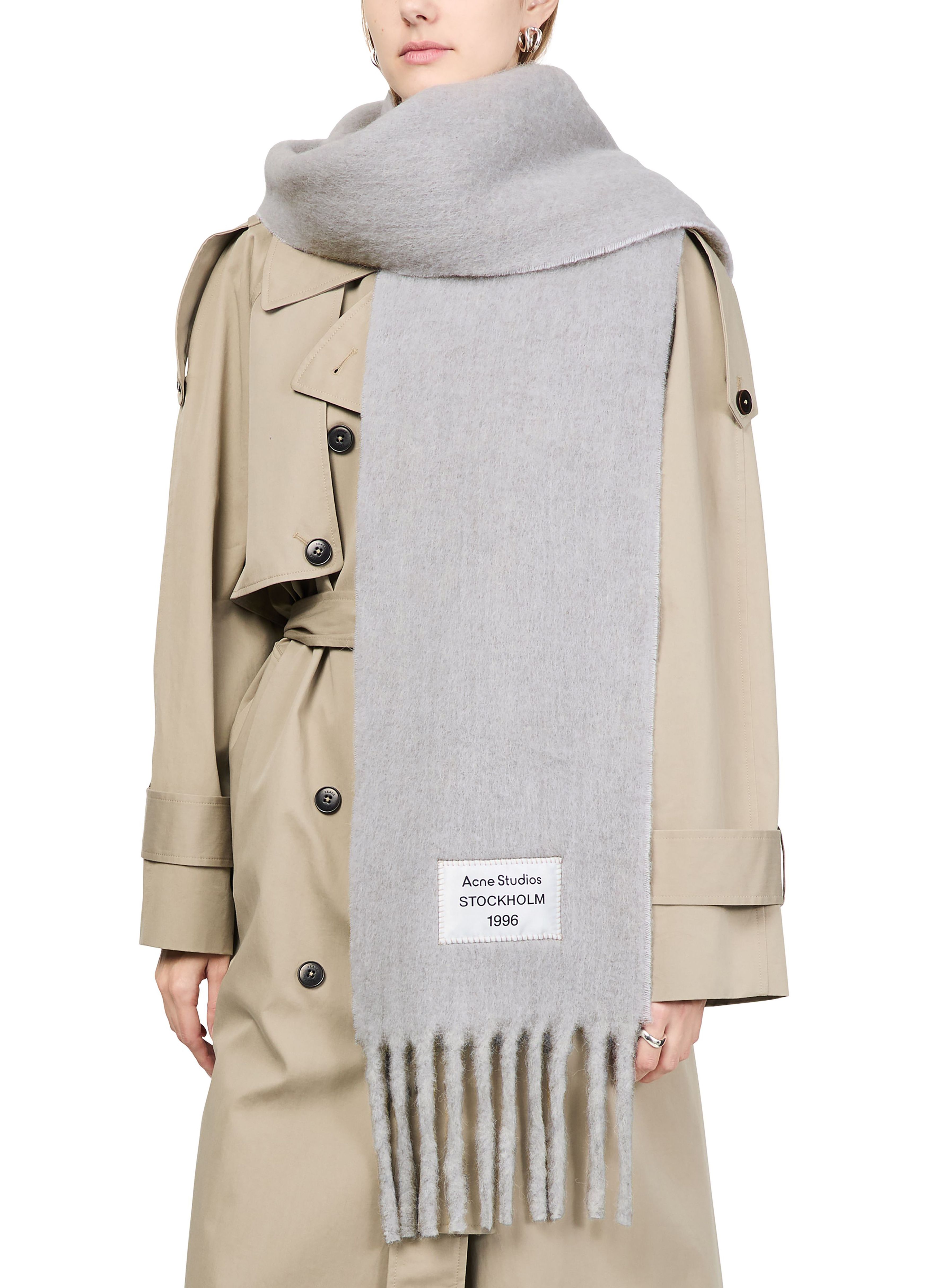 Scarf with fringes thumbnail 5