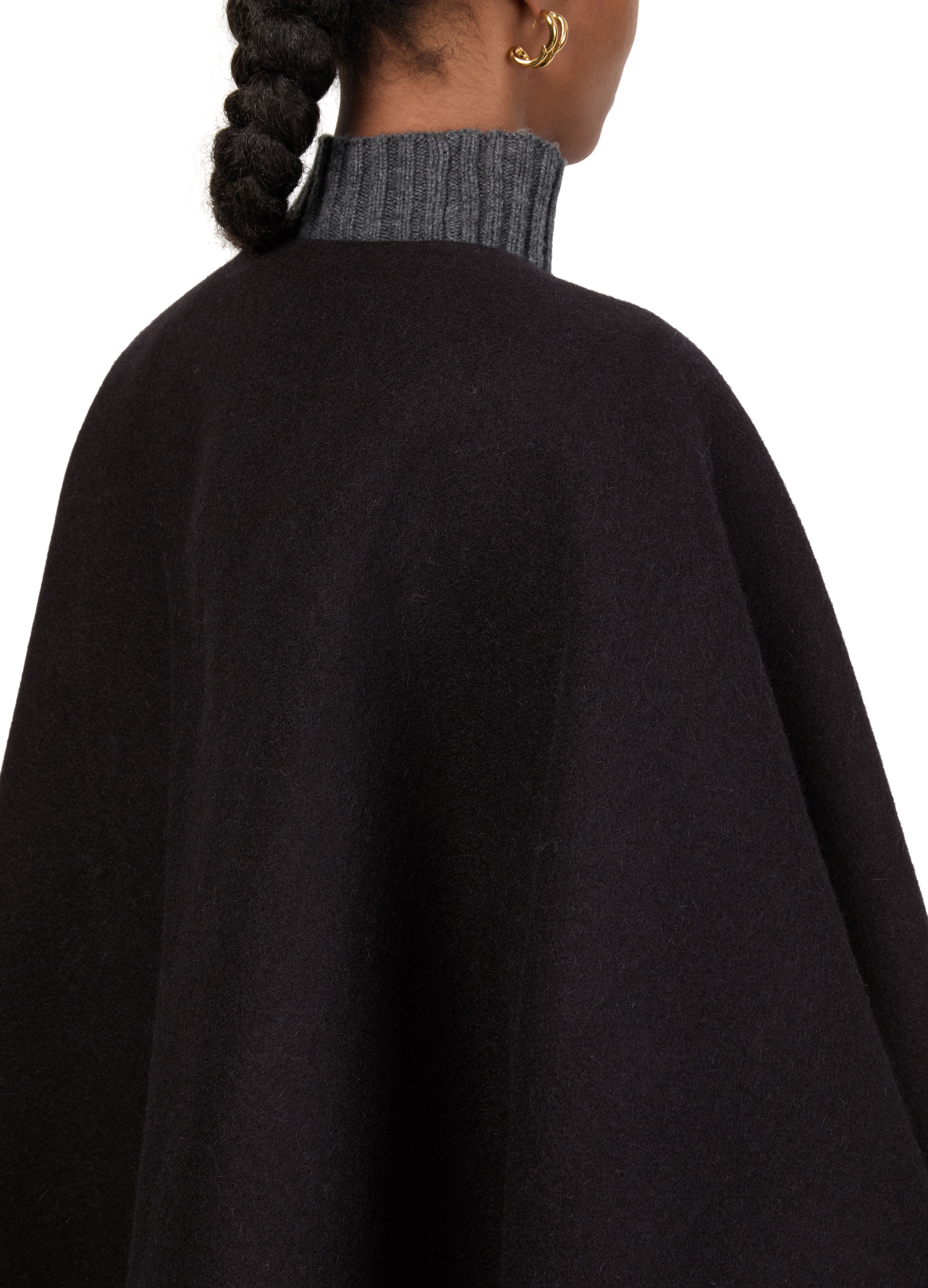 Serra cape thumbnail 5