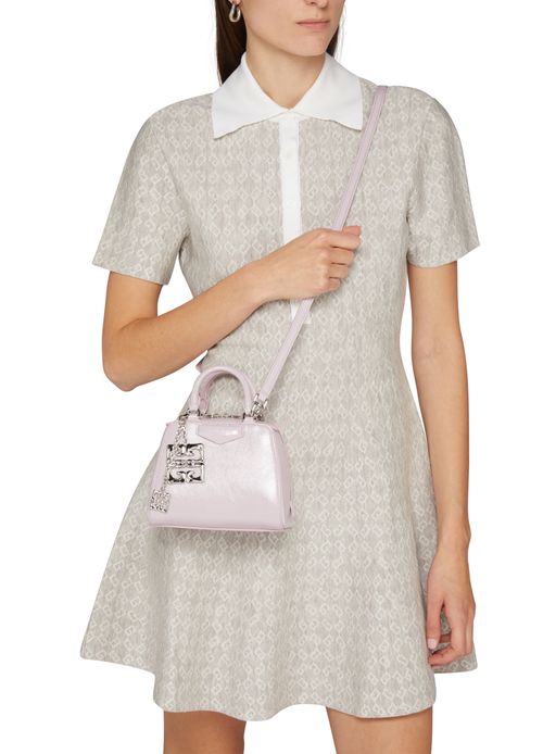 GIVENCHY Sac Antigona Cube nano en cuir vernis avec charm