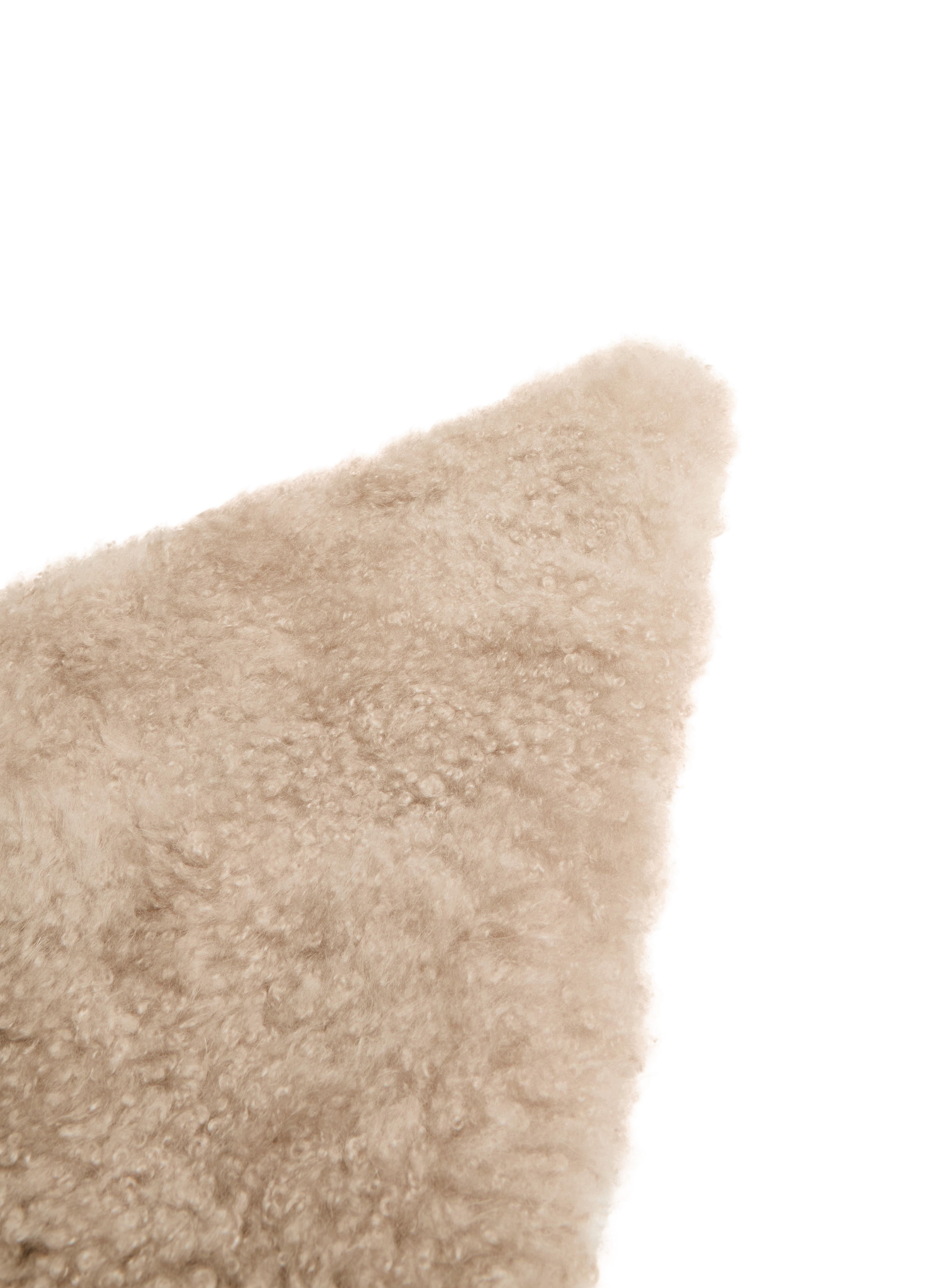 Sheepskin bandanna thumbnail 4