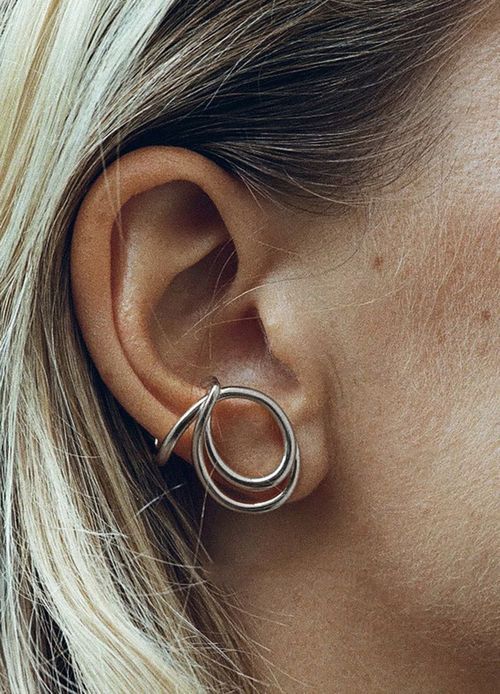 CHARLOTTE CHESNAIS Lasso earring