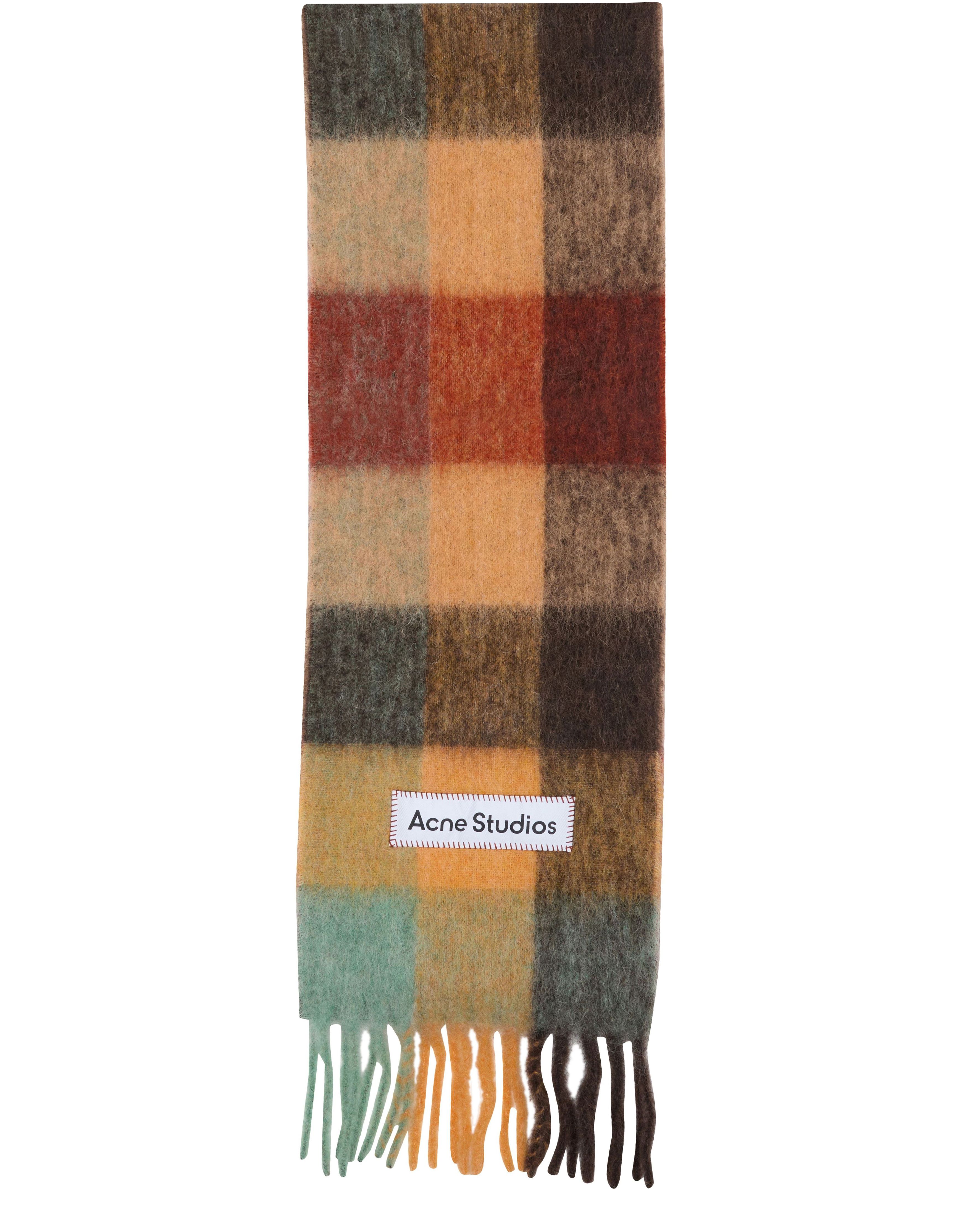 Vally scarf with fringes