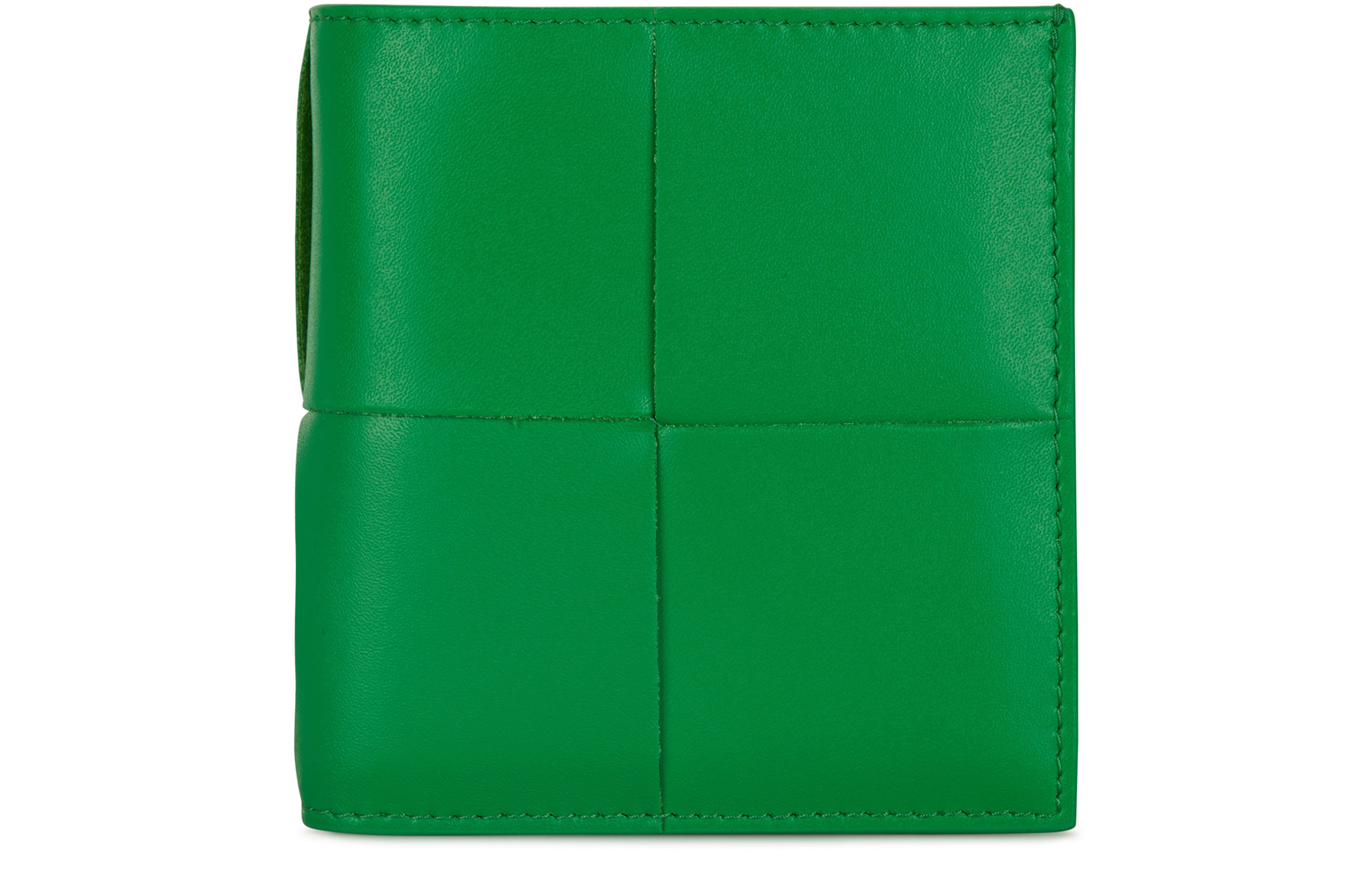 Slim bi-fold wallet